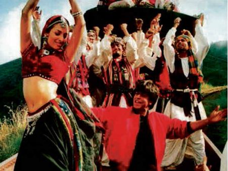 VIDEO: नए अंदाज में देखिए शाहरूख खान की 'छैंया छैंया'