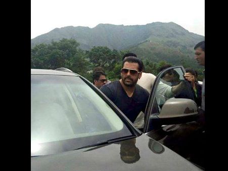 Pictures अर्पिता खान के रिस्पेशन के लिए हिमाचल पहुंचे सलमान खान