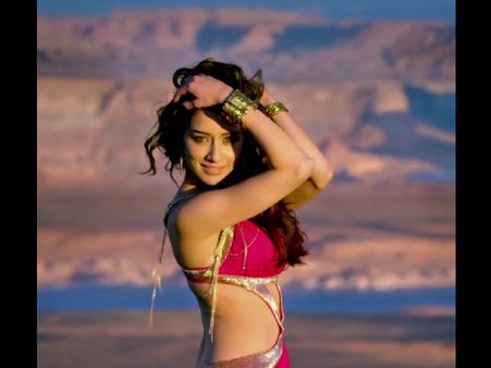 ABCD 2 Review हारकर भी जीत गये इंडियावाले.. !