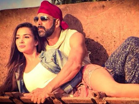 FLOP: सिंह इज़ ब्लिंग के अक्षय कुमार क्यों नहीं जीत पाए दिल
