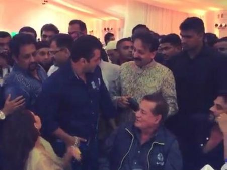 सलमान के साथ की ईद पार्टी शाहरूख ने कर दी DITCH