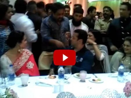 VIDEO: दूसरे की इफ्तार पार्टी में सलमान ने चालाकी से किया बजरंगी प्रमोशन?