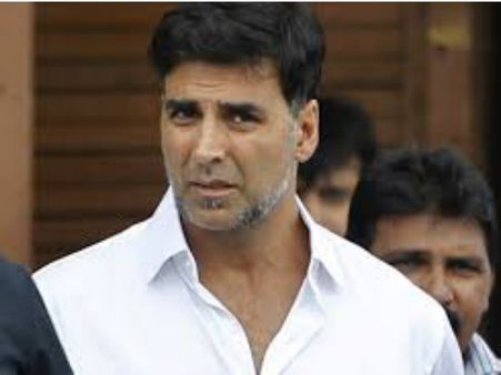 Opps PIC..अक्षय कुमार के साथ किसने किया ऐसा मजाक..फैंस न देंखे!