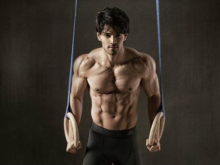 PICS: इस सुपरहॉट न्यूकमर को देख थम जाएगी धड़कनें!