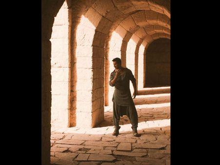 Dhishoom में वरुण धवन और जैकलीन का लुक!