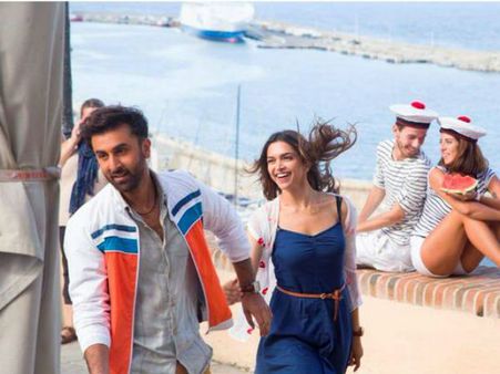 Tamasha First Look review रणबीर-दीपिका की स्टाइलिश रोमांटिक जोड़ी इज बैक।
