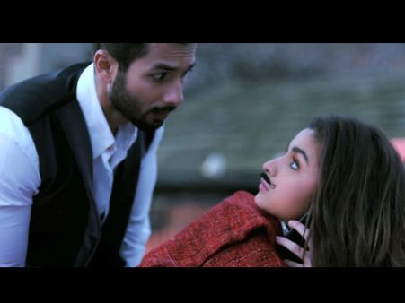Shaandaar gossip- यंग आलिया से इनसेक्योर हो गये शाहिद