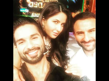 SELFIE ALERT: शाहिद, सैफ और कैटरीना की ये सेल्फी....फ्रेम कर ली जाए!