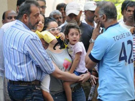 CONFIRM: जेल की सज़ा का 30वां महीना घर पर काटेंगे संजय दत्त, 30 दिन की पैरोल