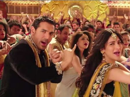 BOX OFFICE: पहले दिन ही धमाका कर गई 'वेलकम बैक'.. किसका चला जादू!