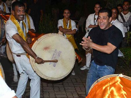 धमाकेदार PICS: सलमान खान की इन तस्वीरों को देखकर आप भी नाच उठेंगे!