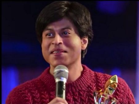 ALERT: सारे हो जाओ पीछे.. 2016 है 'सुपरस्टार' शाहरूख खान के नाम!