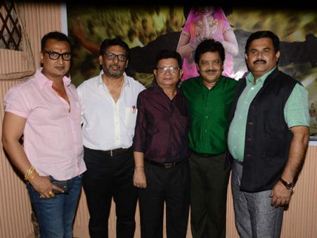 'ए बैड मैन बाबू' के मुहूर्त के साथ शुरू हुई गाने की रिकॉर्डिंग