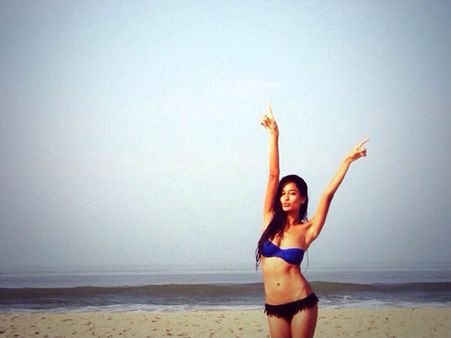 PICS: समुद्र किनारे बिकिनी में लीजा हेडन.. देखिए 10 HOT तस्वीरें