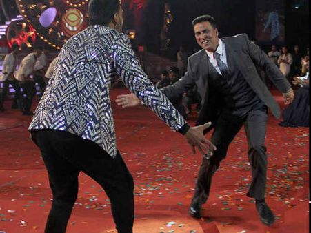 MOMENTS: अक्षय-रणवीर हुए छिछोरे, शिल्पा - प्रीती ने उठाई झाड़ू