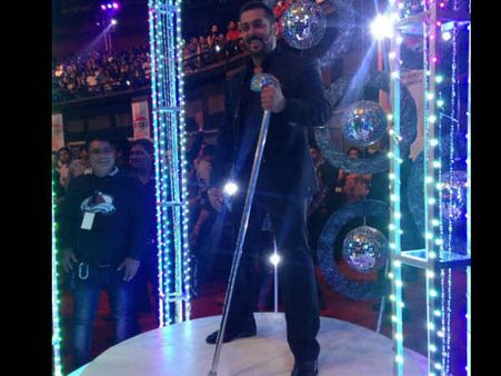 PICS: फिल्मफेयर अवार्ड में सलमान खान का धमाका.. जरा हट के!