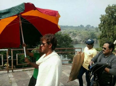 OUCH.. 'मोहनजोदड़ो' के साथ कुछ तो गड़बड़ है.. दो हफ्ते ऋतिक की छुट्टी!