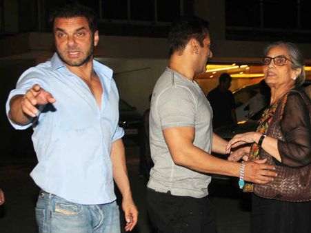 DHAMAKA: 'खान परिवार के अफेयर' सुनते ही भड़क गए सोहेल और....