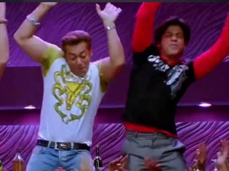 FINALLY: 'करण सलमान - अर्जुन शाहरूख' के दोस्ताने को साथ ले आए करण जौहर!