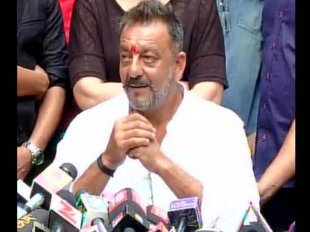 PICS: जेलर की सलाह सुन रो पड़े संजय दत्त, सलमान ने भेजे बाउंसर