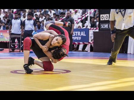 New PIC: अनुष्का शर्मा का धोबी पछाड़.. सलमान खान भी खा जाएंगे मात!
