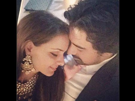 ये रोमांस फिल्मी नहीं असली है..चौंक गए !