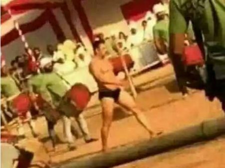 ALERT: शर्टलेस हुआ पुराना.. 'सुल्तान' के सेट से देखिए.. लंगोट पहने अखाड़े में सलमान खान!