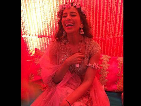 #PreWeddingPics: बिपाशा बसु की शादी की रस्में शुरू....बेहद प्यारी तस्वीरें