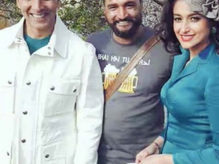 #ShootingPic: रूस्तम के सेट पर अक्षय और उनकी बेवफा पत्नी!
