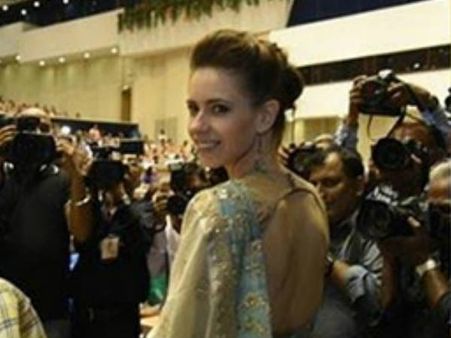 #Shame: पहले अवार्ड से इज़्जत दीजिए...फिर कोई भी छेड़ कर निकल जाए!