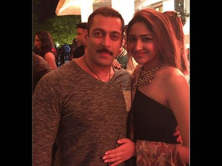 #WrongChoice: फिल्म अजय देवगन और चर्चे सलमान खान के!