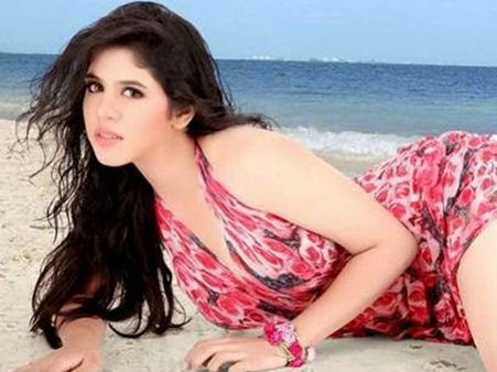 HOT Pics: कभी क्यूट अदाओं के लिए थीं मशहूर.. अब बन चुकी हैं SEXY लेडी