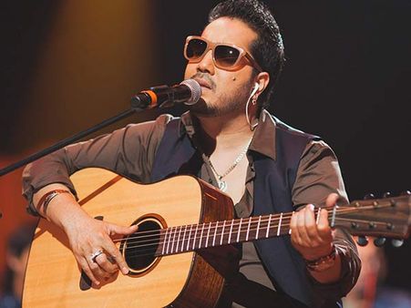 टॉप सिंगर..एक से बढ़कर एक गाने..कंट्रोवर्सी में भी नंबर 1!