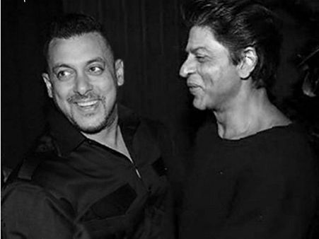 WOW: सलमान- शाहरूख की 'खास' तस्वीर.. देखकर आप भी रह जाएंगे हैरान!