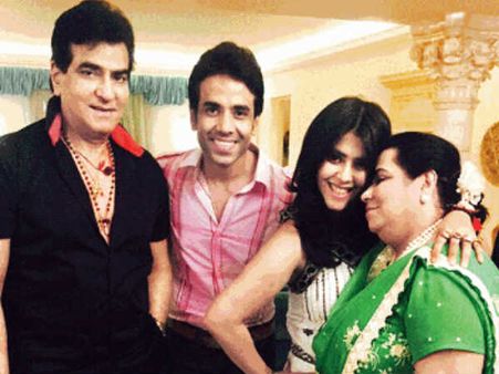 #Congrats: तुषार कपूर बने क्यूट से बेटे के पापा, सबने दी बधाई