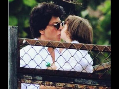 PICS: शाहरूख खान- अबराम ने यूं दी ईद मुबारकबाद.. सबके क्यूट.. सबसे अलग!
