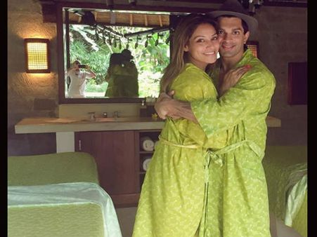 पहले मालदीव..अब बाली..कुछ यूं छुट्टियां इंज्वॉय कर रहा ये 'हॉट कपल'