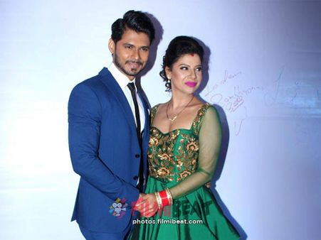 PICS..अपने रिसेप्शन में क्या खूब दिखीं संभावना सेठ..पार्टी में दिखे जाने माने सितारे!