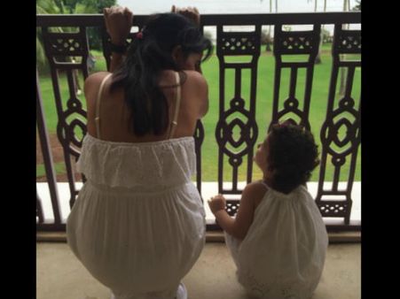 PICS...ये हैं सबसे 'शरारती' Mom की क्यूट बेटी..!