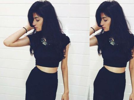 HOT....ये हैं टीवी सुपरस्टार की बेटी..उम्र कम लेकिन अदाएं..उफ्फ..!!!