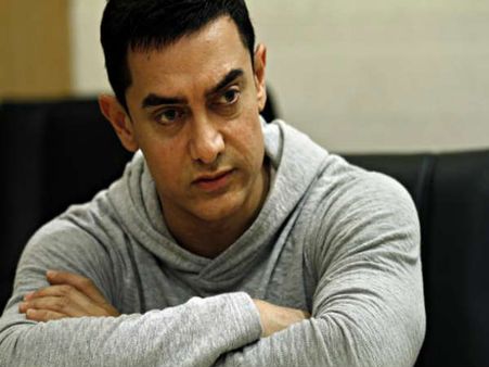 कंट्रोवर्सी में भी नंबर 1 हैं ये 'खान'...कभी फिल्म पर तो कभी बयान से कंट्रोवर्सी !