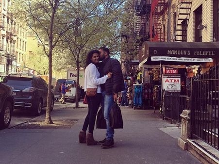 VIRAL : 22 साल की गर्लफ्रैंड को KISS करते अनुराग कश्यप.. न्यूयॉर्क की सड़कों पर!