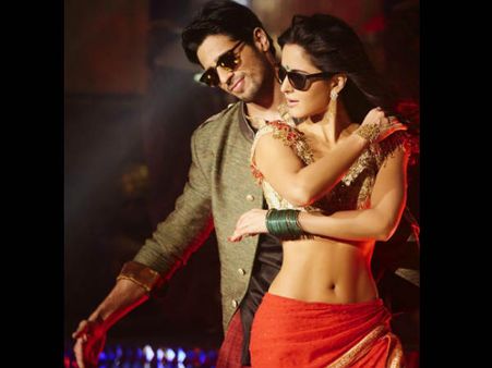 चिकनी चमेली के गोरे मुखड़े पर काला चश्मा...कैट की ये तस्वीर #BaarBaarDekho
