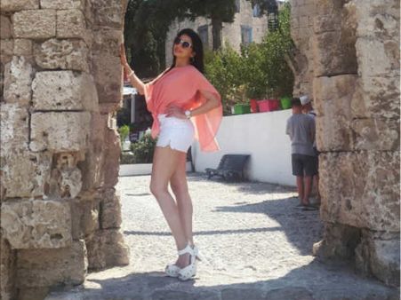 #ViralPics: सलमान की पहली हीरोइन का सुपरहॉट मेकओवर...देखिए तस्वीरें