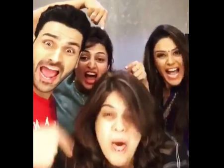 दिव्यांका-विवेक का 'कुत्ता' डबस्मैश...हंस-हंस के हो जाएंगे लोटपोट!