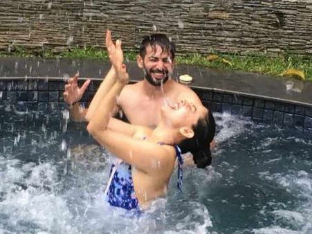 टीवी का ये क्यूट कपल गोवा में कर रहा एंजॉय..एक्ट्रेस का दिखा हॉट लुक!