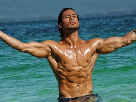 BOX OFFICE: दो फिल्में.. और टाईगर ने किया सभी सुपरस्टार्स को पीछे!