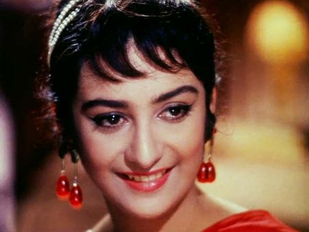 खूबसूरती 'मधुुबाला' से कम नहीं..सुपरस्टार एक्ट्रेस..और सबसे आइडल पत्नी..