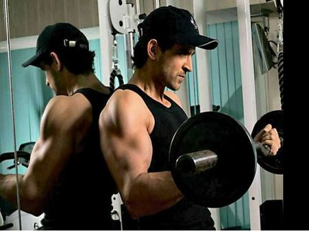 DHAMAKA: ऋतिक रोशन के साथ जुड़ गया यह नाम.. एक्शन 'ब्लॉकबस्टर' फाइनल!