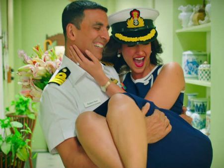 BOX OFFICE: दो हिट फिल्मों से बच गए अक्षय कुमार.. 'रूस्तम' की धमाकेदार शुरुआत!